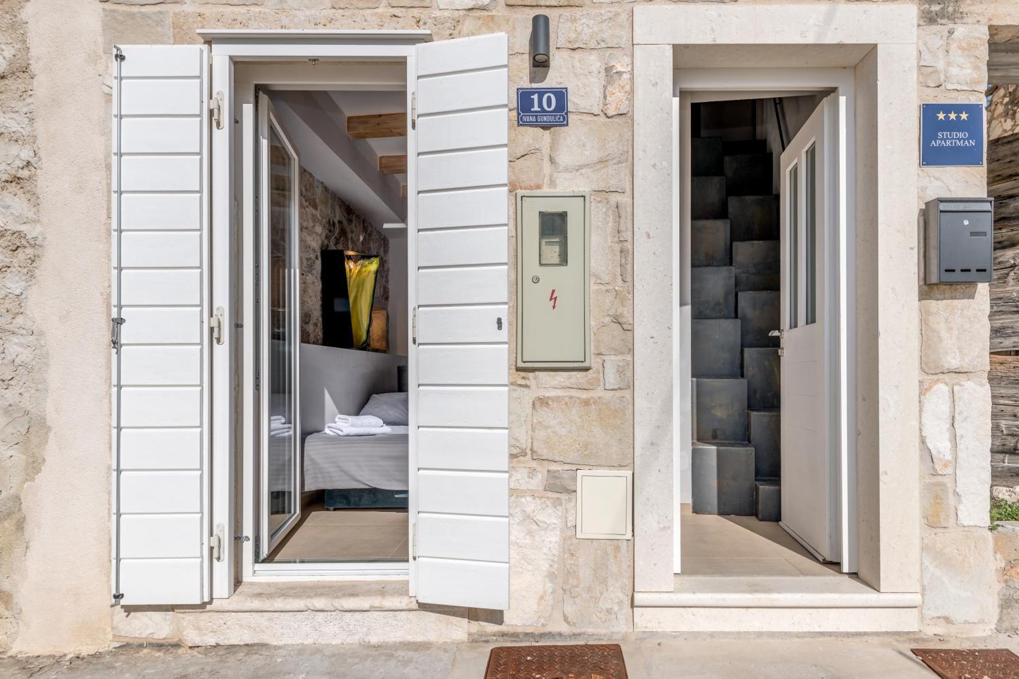 Tiny Secret House Apartment Komiza Luaran gambar